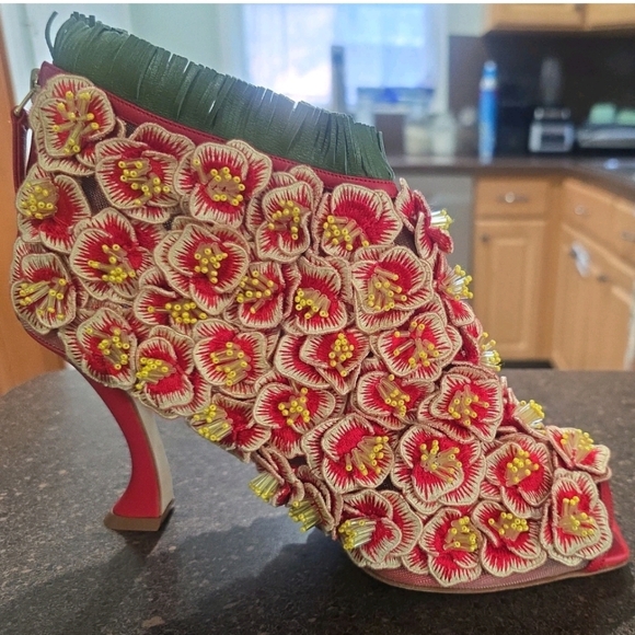 Handmade One of a Kind MANOLO BLAHNIK Open Toe Floral Booties 40 Italy $4600 - Picture 1 of 5
